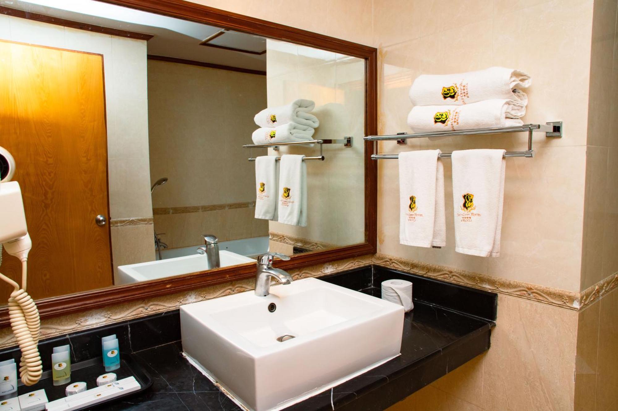 Gold Crest Hotel Mwanza Bagian luar foto