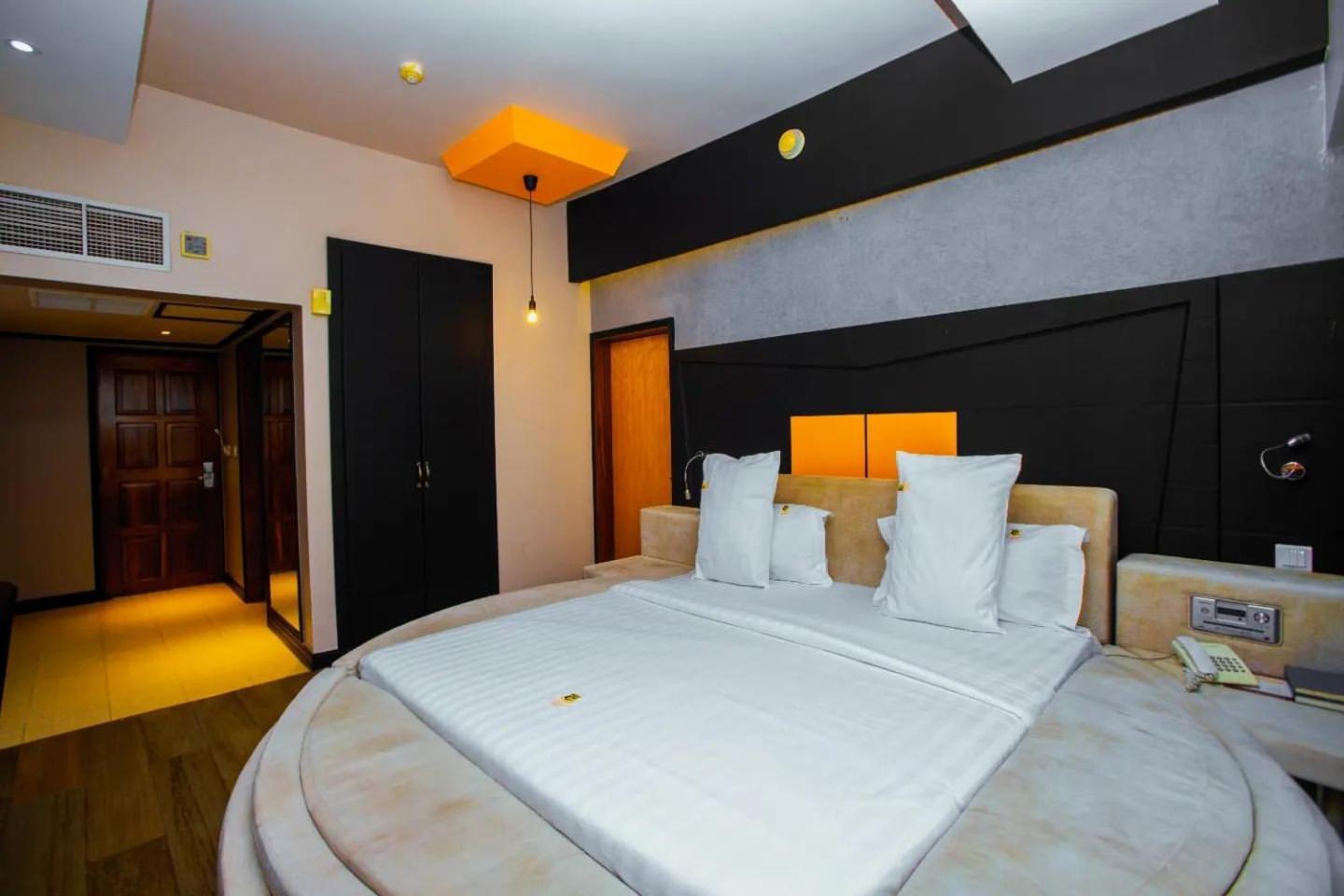 Gold Crest Hotel Mwanza Bagian luar foto